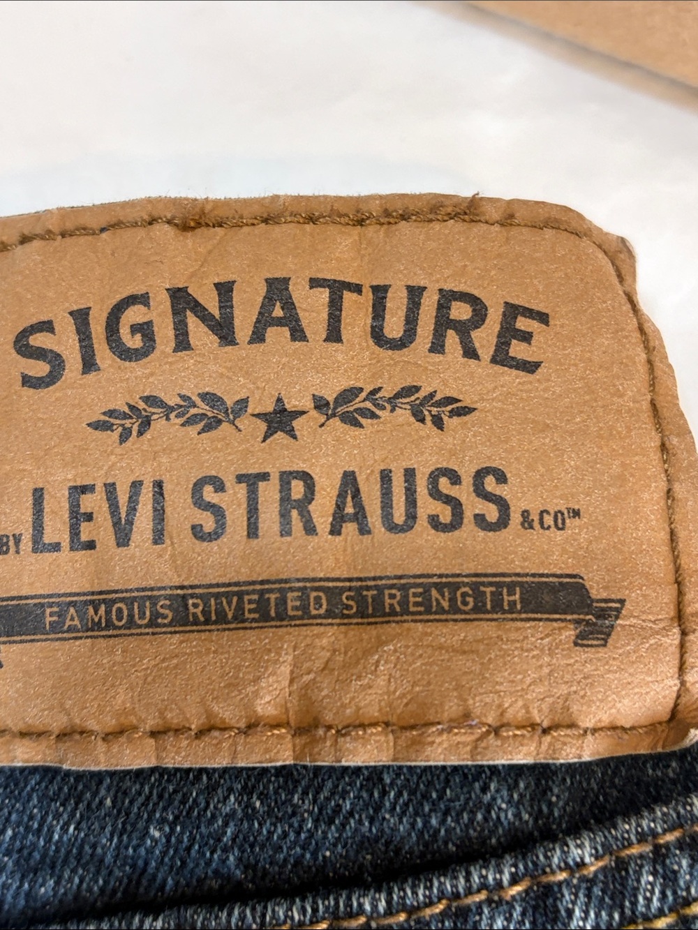 Signature by Levi Strauss Men's Relaxed Jeans in Indigo Blue - Picture 4 of 5